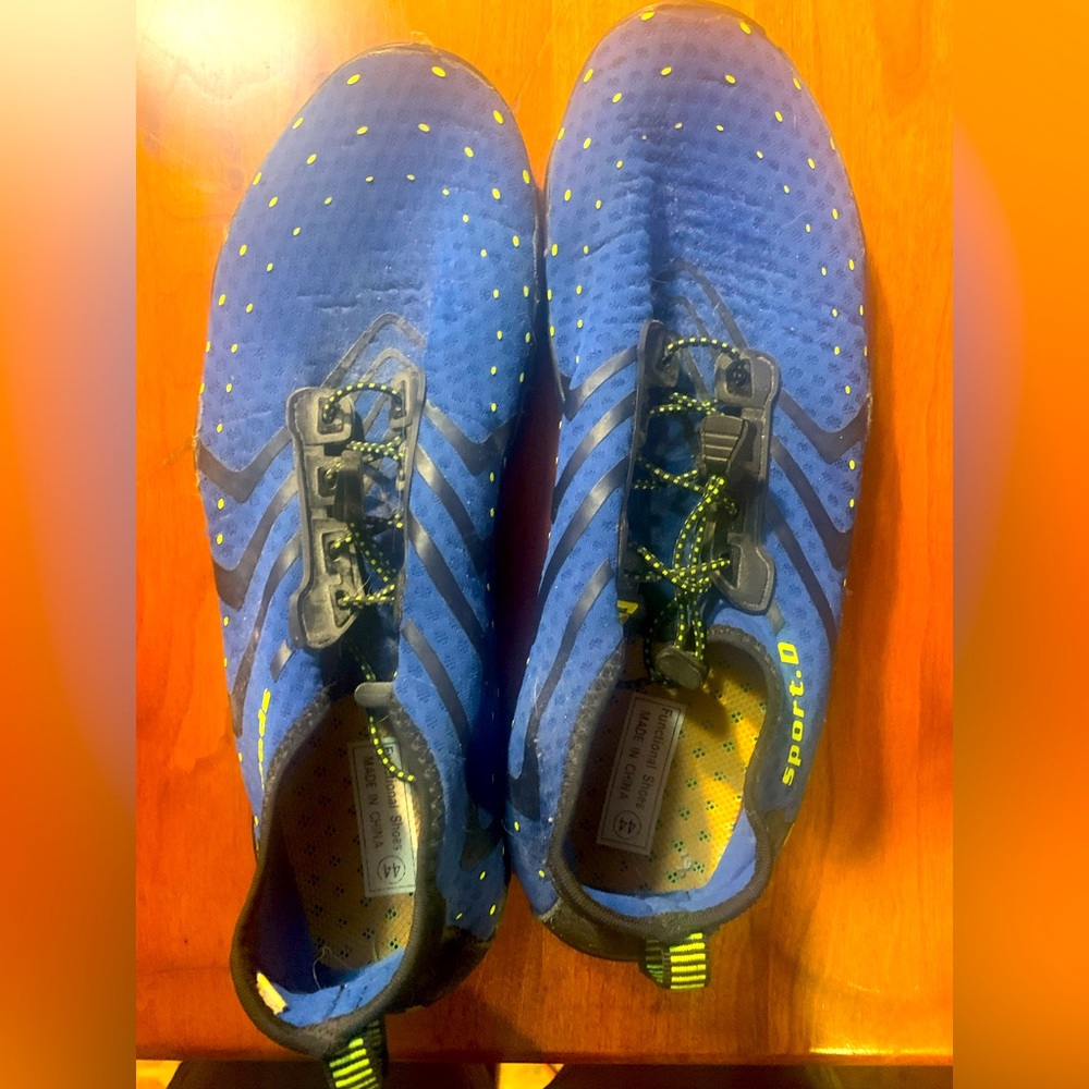 Sports.D water, shoes size 9